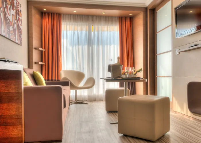 Ac By Marriott Ambassadeur Antibes - Les Pins فندق