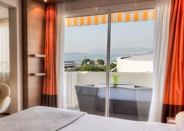Ac By Marriott Ambassadeur Antibes - Les Pins فندق جوان ليه باه